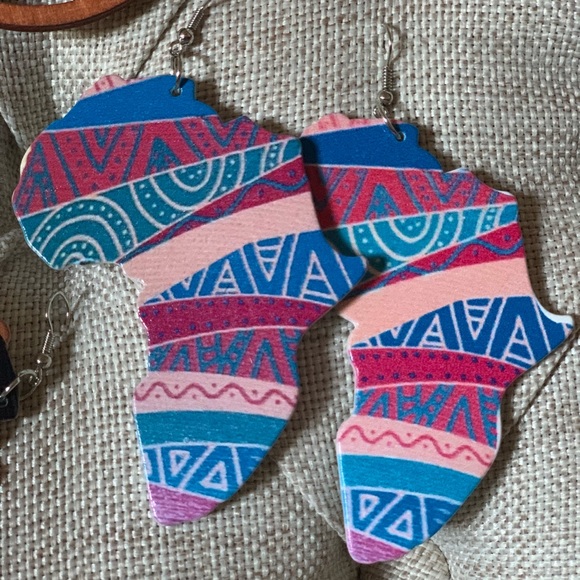 Handcrafted authentic Africa Map Earrings - Picture 6 of 8